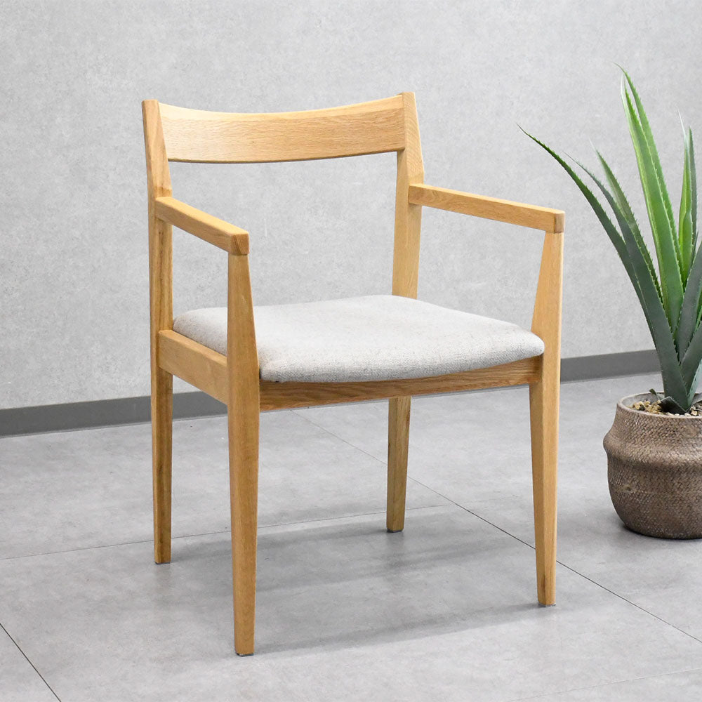 【北欧カフェ風】オーク無垢材 ダイニングチェア 肘付き 木製 おしゃれ 椅子 ファブリック座面 ナチュラル